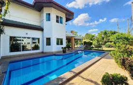 Villa – Pattaya, Chonburi, Tayland. 266,000 €