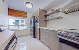 4 odalılar daire North York'da, Kanada. C$1,333,000