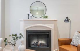 8 odalılar konak North York'da, Kanada. C$1,536,000
