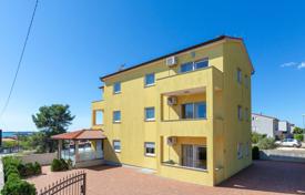 12 odalılar şehir içinde müstakil ev 300 m² Medulin'de, Hırvatistan. 700,000 €