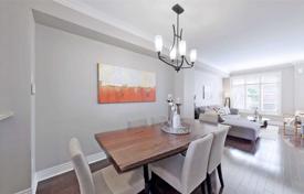 3 odalılar konak Etobicoke'de, Kanada. C$1,419,000