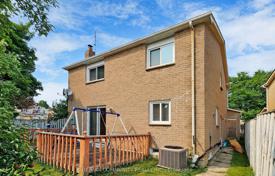 10 odalılar şehir içinde müstakil ev Scarborough'da, Kanada. C$1,157,000