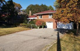 8 odalılar şehir içinde müstakil ev Etobicoke'de, Kanada. C$2,685,000