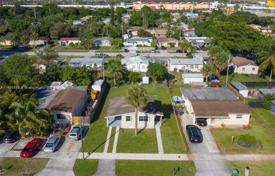 Şehir içinde müstakil ev – Fort Lauderdale, Florida, Amerika Birleşik Devletleri. $320,000
