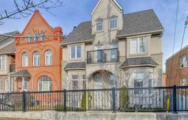 3 odalılar konak Etobicoke'de, Kanada. C$1,355,000