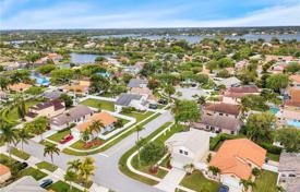 Şehir içinde müstakil ev – Pembroke Pines, Broward, Florida,  Amerika Birleşik Devletleri. $780,000