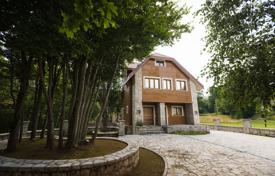 Şehir içinde müstakil ev – Cetinje (city), Cetinje, Karadağ. 560,000 €