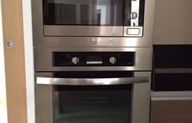 3 odalılar kondominyumda daireler Khlong Toei'de, Tayland. $5,200 haftalık