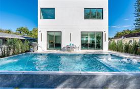 Şehir içinde müstakil ev – North Miami Beach, Florida, Amerika Birleşik Devletleri. $1,975,000