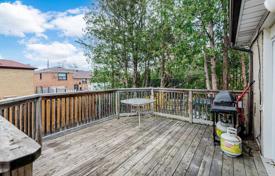 10 odalılar şehir içinde müstakil ev North York'da, Kanada. C$1,659,000