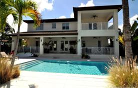 Villa – North Miami, Florida, Amerika Birleşik Devletleri. 2,327,000 €