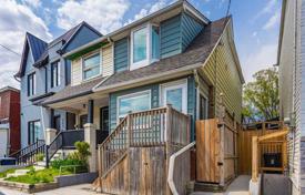 3 odalılar konak Old Toronto'da, Kanada. C$1,312,000