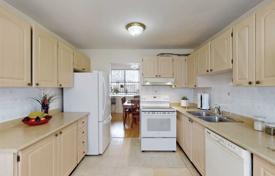 10 odalılar şehir içinde müstakil ev Etobicoke'de, Kanada. C$1,183,000