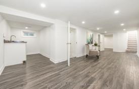 8 odalılar şehir içinde müstakil ev Scarborough'da, Kanada. C$1,280,000