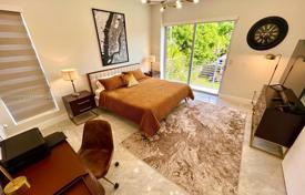 3 odalılar şehir içinde müstakil ev 172 m² Miami'de, Amerika Birleşik Devletleri. $1,250,000