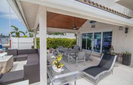 Şehir içinde müstakil ev – Pompano Beach, Florida, Amerika Birleşik Devletleri. $4,490,000