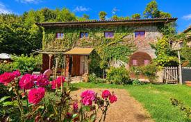 Arsa Pescaglia'da, İtalya. 1,200,000 €