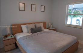 3 odalılar şehir içinde müstakil ev 137 m² Miami'de, Amerika Birleşik Devletleri. $760,000