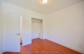8 odalılar konak North York'da, Kanada. 1,087,000 €