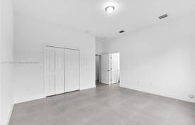 5 odalılar şehir içinde müstakil ev 207 m² Miami'de, Amerika Birleşik Devletleri. $1,199,000