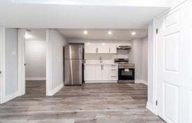 12 odalılar şehir içinde müstakil ev North York'da, Kanada. C$1,950,000