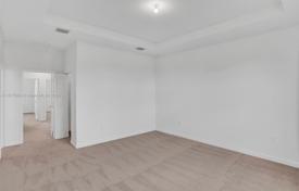 3 odalılar şehir içinde müstakil ev 153 m² Miami'de, Amerika Birleşik Devletleri. $617,000
