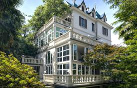 27 odalılar villa Luino'da, İtalya. 2,950,000 €