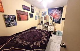 6 odalılar daire Scarborough'da, Kanada. C$785,000