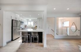 11 odalılar konak North York'da, Kanada. C$2,057,000