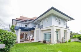 4 odalılar şehir içinde müstakil ev 604 m² Chalong'da, Tayland. $670,000