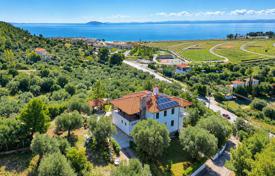 5 odalılar villa 305 m² Nikiti'de, Yunanistan. 980,000 €