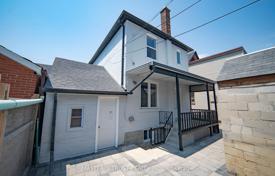 8 odalılar şehir içinde müstakil ev York'da, Kanada. C$1,465,000