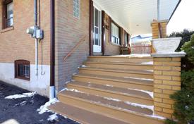 3 odalılar şehir içinde müstakil ev North York'da, Kanada. C$1,550,000