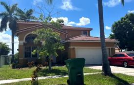 Şehir içinde müstakil ev – Miramar (USA), Florida, Amerika Birleşik Devletleri. $737,000
