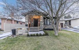 3 odalılar şehir içinde müstakil ev Etobicoke'de, Kanada. C$1,689,000