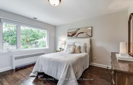 9 odalılar şehir içinde müstakil ev Etobicoke'de, Kanada. C$2,281,000