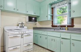 6 odalılar şehir içinde müstakil ev Scarborough'da, Kanada. C$1,207,000
