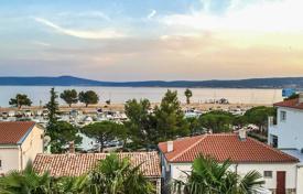 9 odalılar şehir içinde müstakil ev 650 m² Crikvenica'da, Hırvatistan. 800,000 €