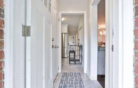 11 odalılar şehir içinde müstakil ev East York'da, Kanada. C$1,447,000