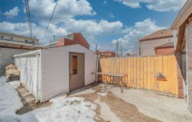 8 odalılar şehir içinde müstakil ev York'da, Kanada. C$1,380,000