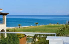 3 odalılar villa Latchi'de, Kıbrıs. 986,000 €