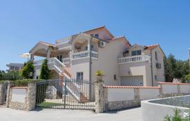 18 odalılar şehir içinde müstakil ev 329 m² Vodice'de, Hırvatistan. 770,000 €