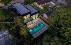 4 odalılar şehir içinde müstakil ev 338 m² Miami'de, Amerika Birleşik Devletleri. $2,599,000