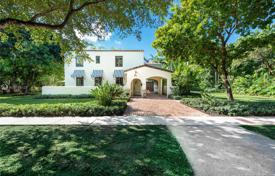Yazlık ev – Coral Gables, Florida, Amerika Birleşik Devletleri. $1,400,000