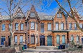 3 odalılar konak Old Toronto'da, Kanada. C$1,675,000