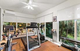 3 odalılar şehir içinde müstakil ev 466 m² Miami'de, Amerika Birleşik Devletleri. $3,399,000