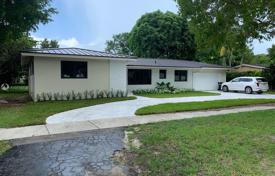 Yazlık ev – South Miami, Florida, Amerika Birleşik Devletleri. $1,030,000