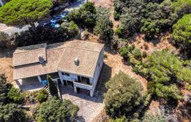 5 odalılar villa La Croix-Valmer'da, Fransa. 2,500,000 €