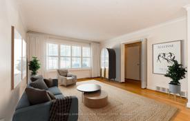 9 odalılar şehir içinde müstakil ev Etobicoke'de, Kanada. C$1,779,000