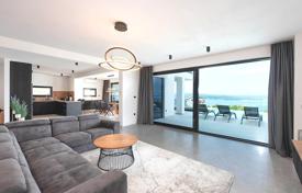 8 odalılar şehir içinde müstakil ev 380 m² Crikvenica'da, Hırvatistan. 1,400,000 €